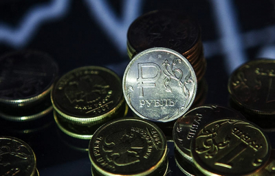 Глава ВТБ: Укрепление рубля на текущем уровне наносит ущерб экономике