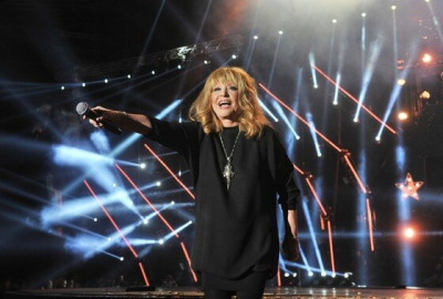 "Отвратительно и безвкусно": как критики встретили новый альбом Пугачевой