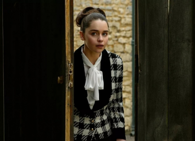 Эмилия Кларк получила травму во время съемок интимных сцен